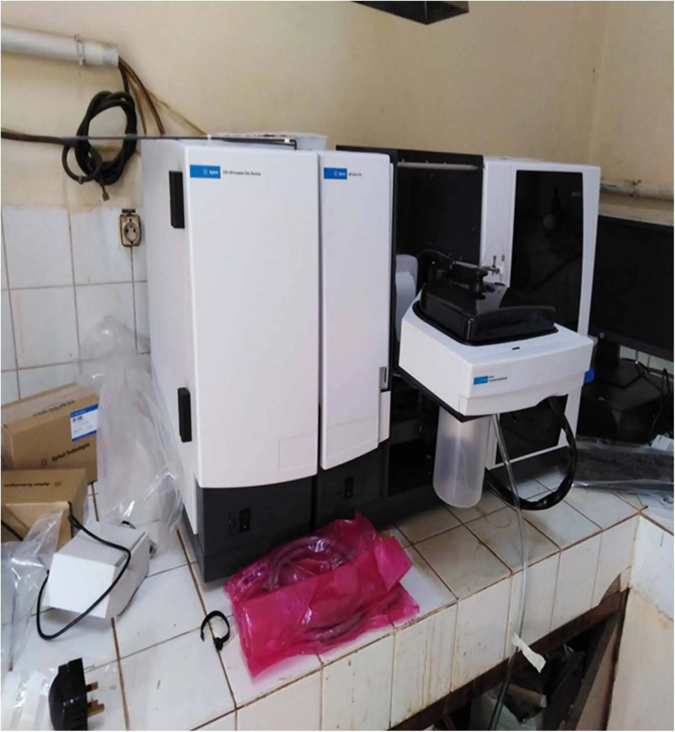Spectrophotomètre - instrument d'analyse (Division Mine et Géologie)